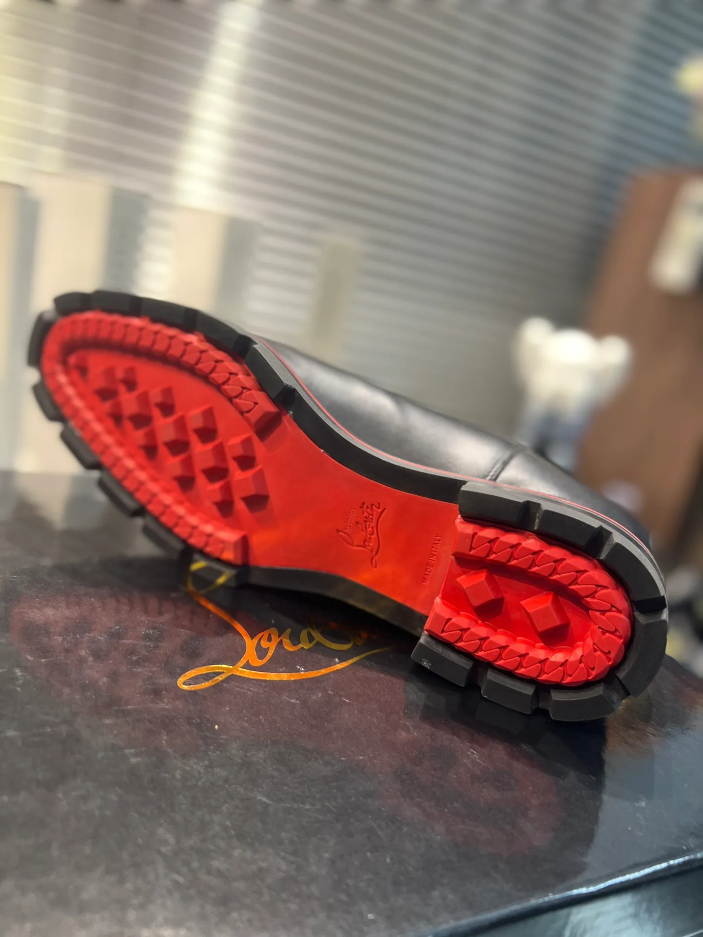 👟👟Ex-factory price 880👟👟 ╔Black cowhide boots with tire soles and front toe nails╗ ·Top version customization·²⁰²²𝐬𝐬 𝑪𝒉𝒓𝒊𝒔𝒕𝒊𝒂𝒏 𝑳𝒐𝒖𝒃𝒐𝒖𝒕𝒊𝒏 ▪️No matter the last shape, fabric, diamonds, nails, lining, outsole, they are as close as possible to ZP... ▪️The original sole is specially provided by the original factory ▪️The lining is imported water-dyed cowhide ▪️Private customization time is about 3-7 days —————— Size: Men's 38M-47M